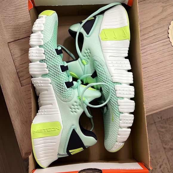 NWT: Nike Men's size 10 Free Metcon 4 workout shoes in Mint Foam/ Barely Green - Picture 3 of 7